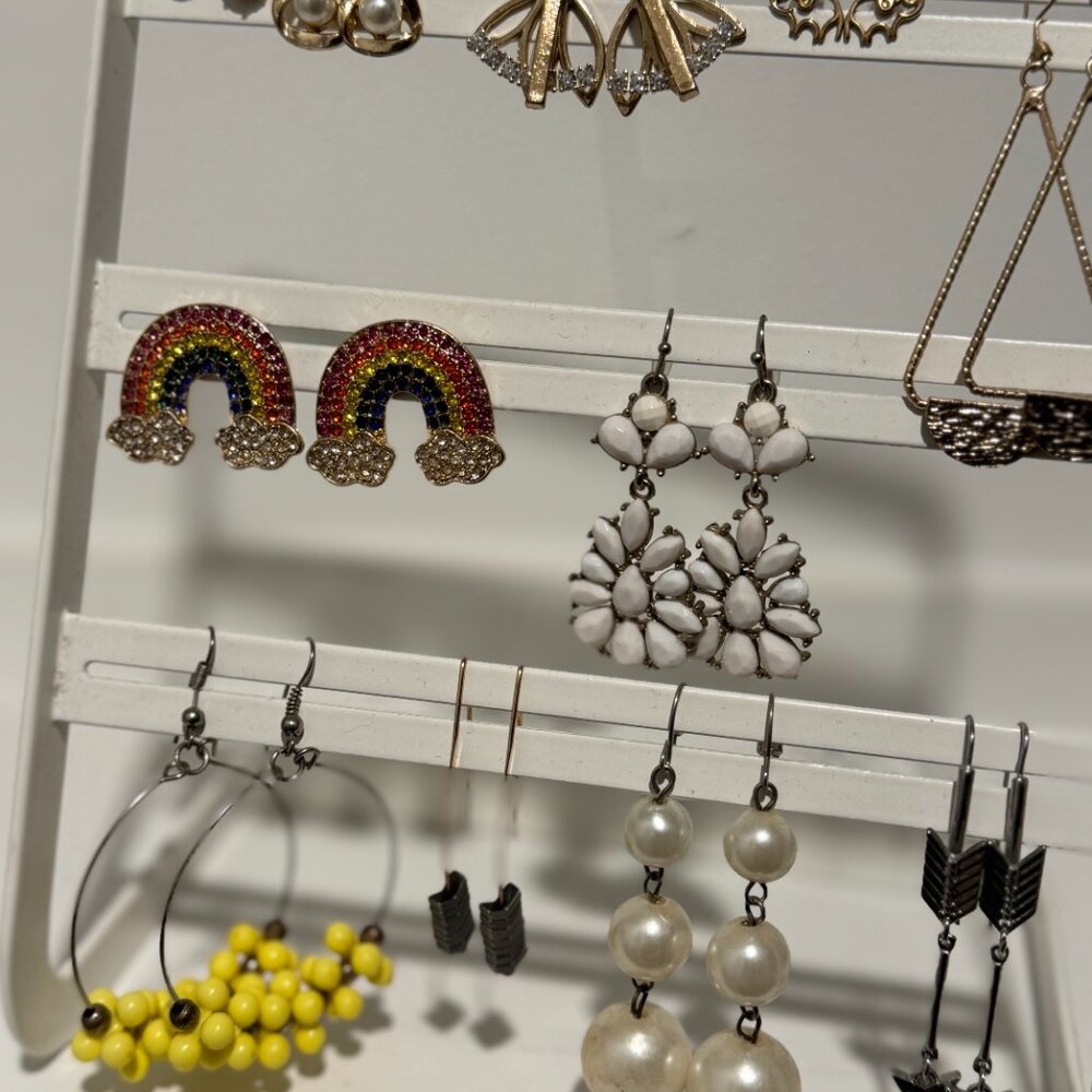 Lot of 11 pairs of SUPER Cute earrings - Picture 3 of 6